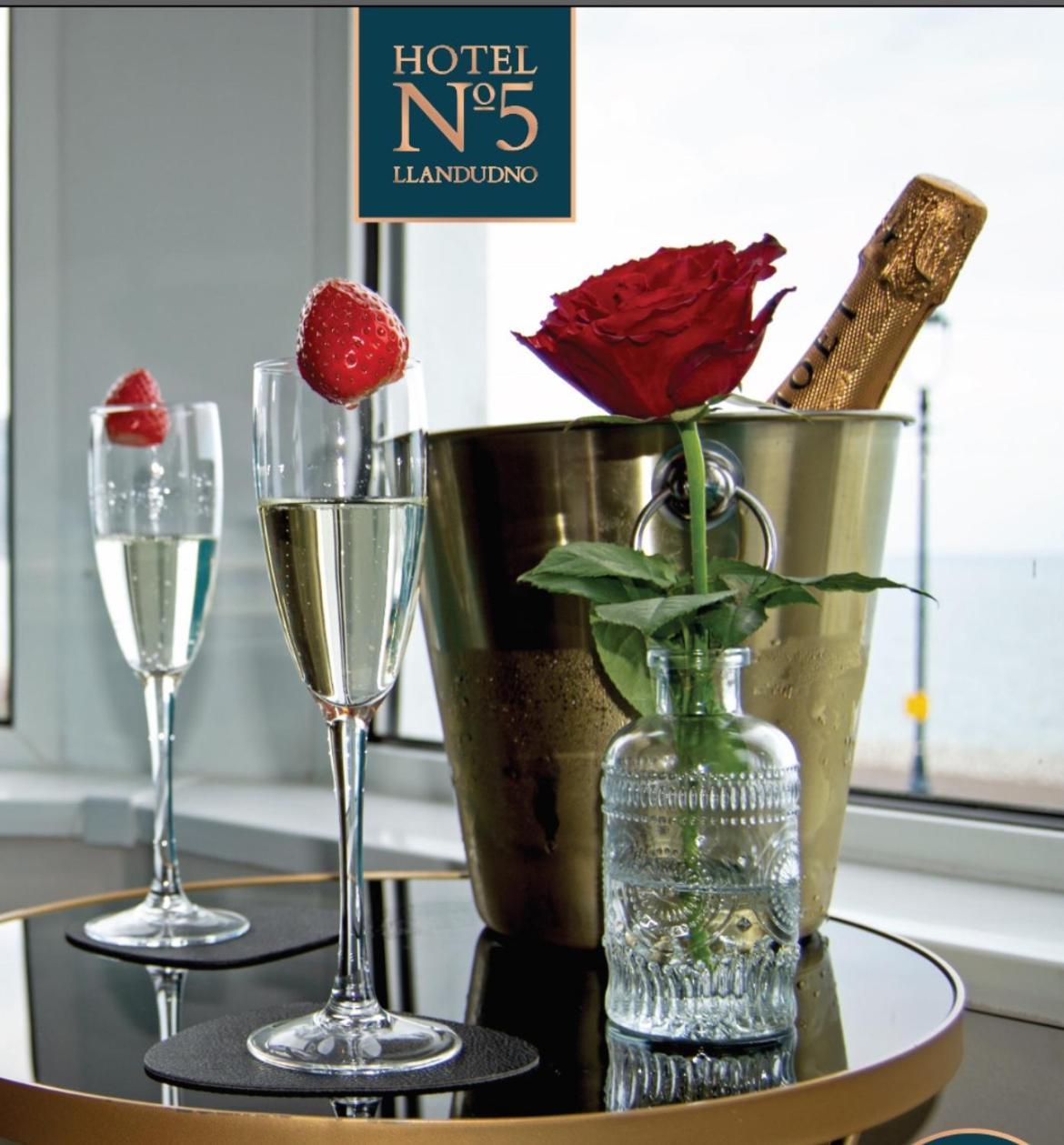 Hotel No5, Beachfront With Free Private Car Park Llandudno Exterior foto