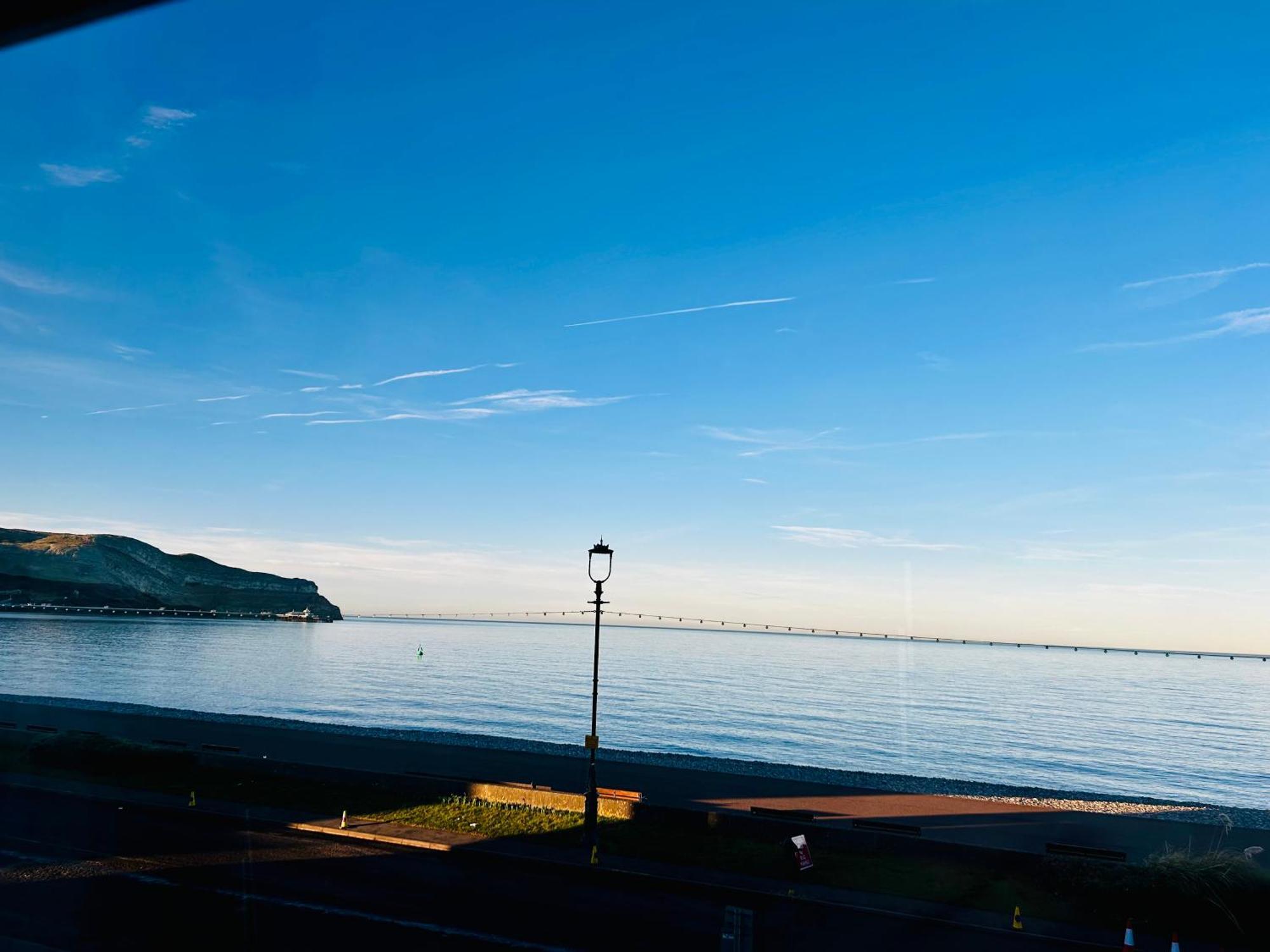 Hotel No5, Beachfront With Free Private Car Park Llandudno Exterior foto